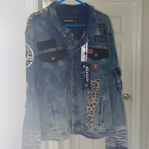 Jean jacket - Picture 1 of 4